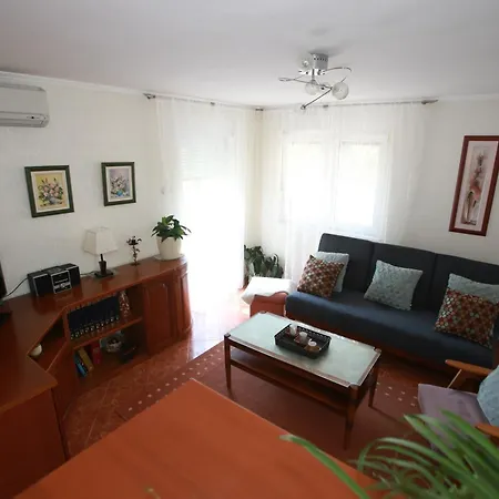 Apartment With A Garden View Rijeka Exterior photo