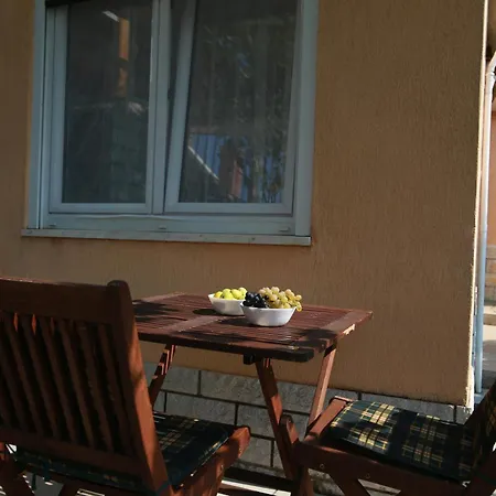 Apartment With A Garden View Rijeka Exterior photo